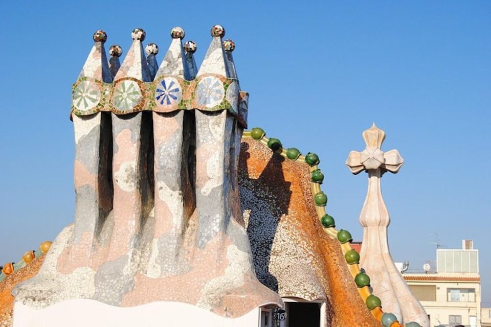 Barcelona: Casa Batlló, La Pedrera, & Chocolate Tasting Tour - Live Tour Guide