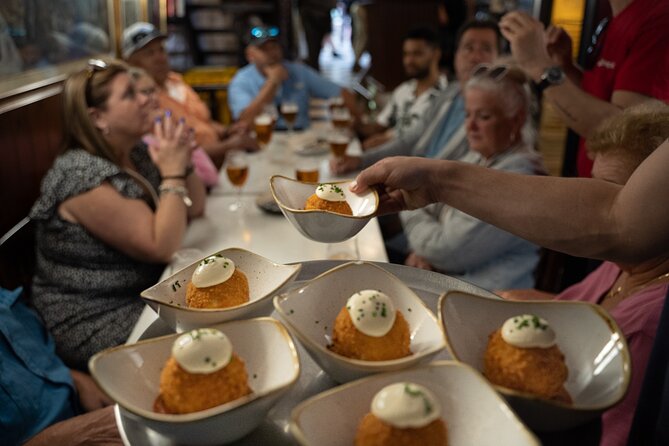 Barcelona: Old Town Evening Food Tour With 8 Tapas & 4 Drinks - Local English-Speaking Guide
