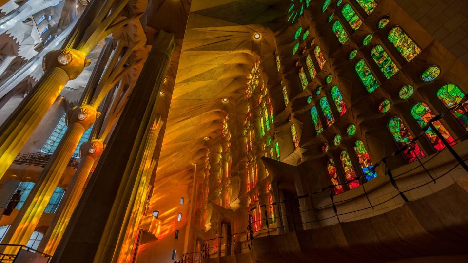 Barcelona: Sagrada Familia Fast Track Guided Tour - Dress Code and Restrictions