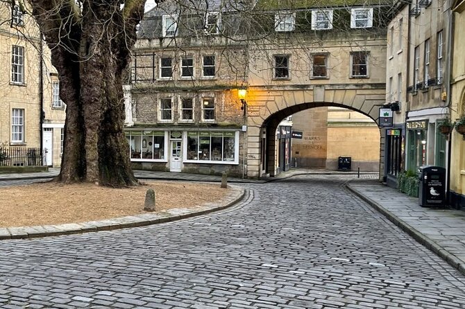 BATH: 2-Hour Bath Walking Tour of Bridgerton Filming Locations - Group Size Limit