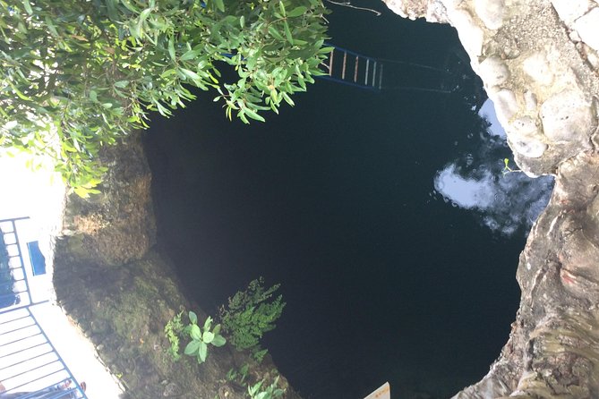 Blue Hole Mineral Springs, Ricks Café, and Shopping Combo Tour - Driver Insights and Experience
