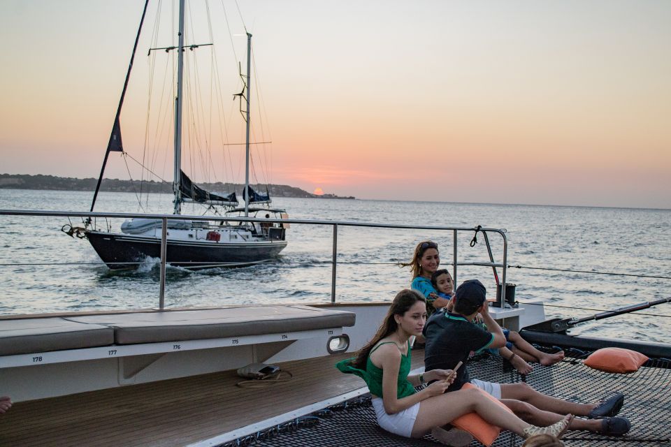 Cartagena De Indias: 2-Hour Sunset Cruise - Refreshments and Entertainment