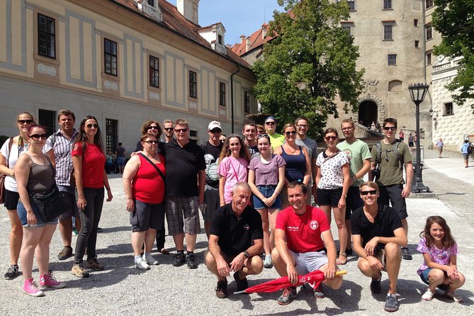 Český Krumlov Free Tour - Group Size and Accessibility