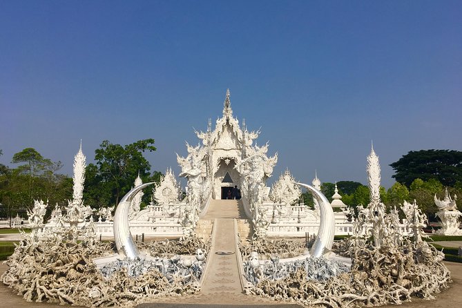 Chiang Mai-Chiang Rai:White+Black+Blue Temple+Golden Triangle+Boat Trip - Scenic Boat Trip