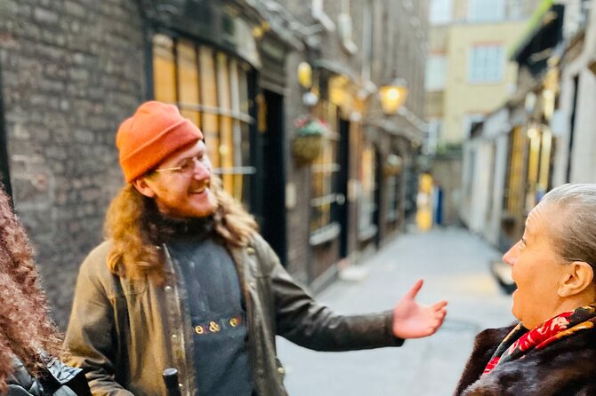 Christmas Lights and Markets Guided Walking Tour With Mulled Wine - Group Size and Experience