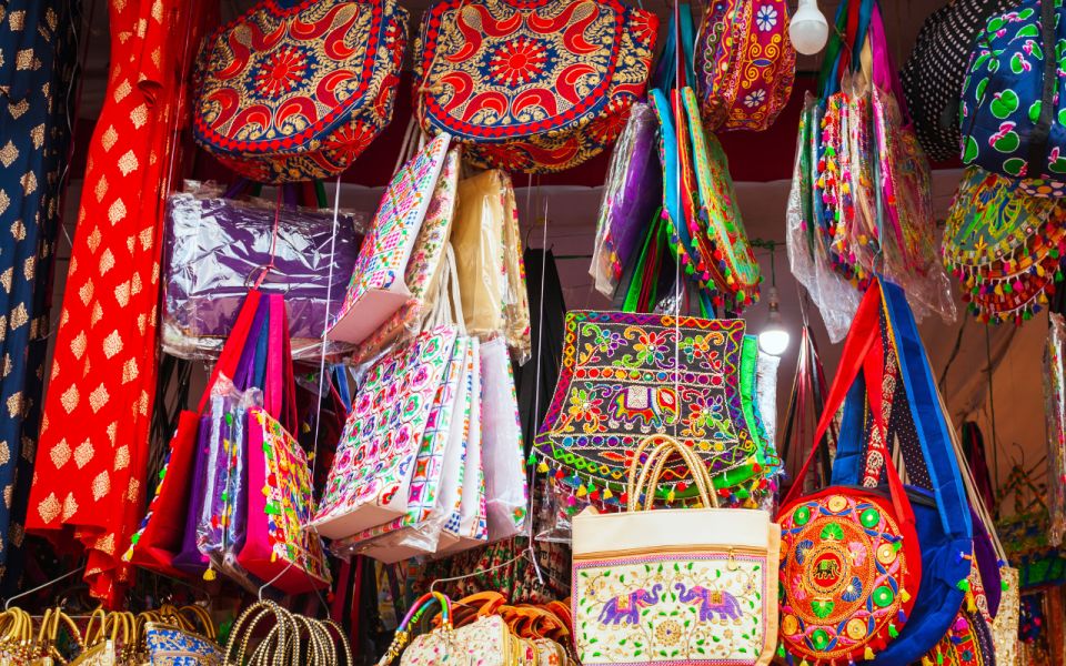 Delhi: Private Half-Day Guided Shopping Tour by Car - Tips for Enjoying the Tour