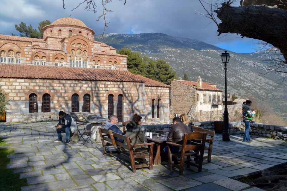Delphi and Monastery of Hosios Loukas Family Day Tour - Delphi Ancient Site