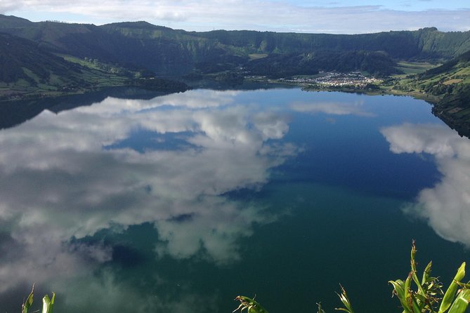 Explore With Our Guides the West Side & Sete Cidades on a Surprising 4x4tour - Experience the Natural Hot Springs