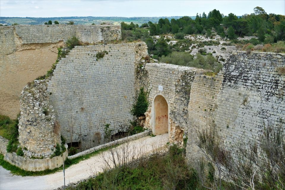 From Catania: Ancient City of Noto and Carosello Cave - Crossing Notos Medieval Walls