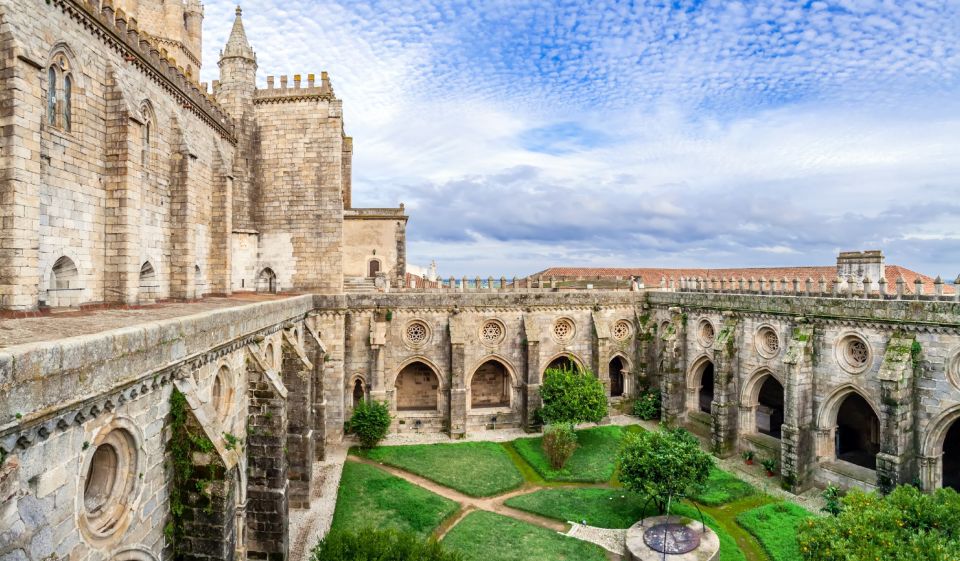 From Lisbon: Evora and Monsaraz Full-Day Tour - Free Exploration