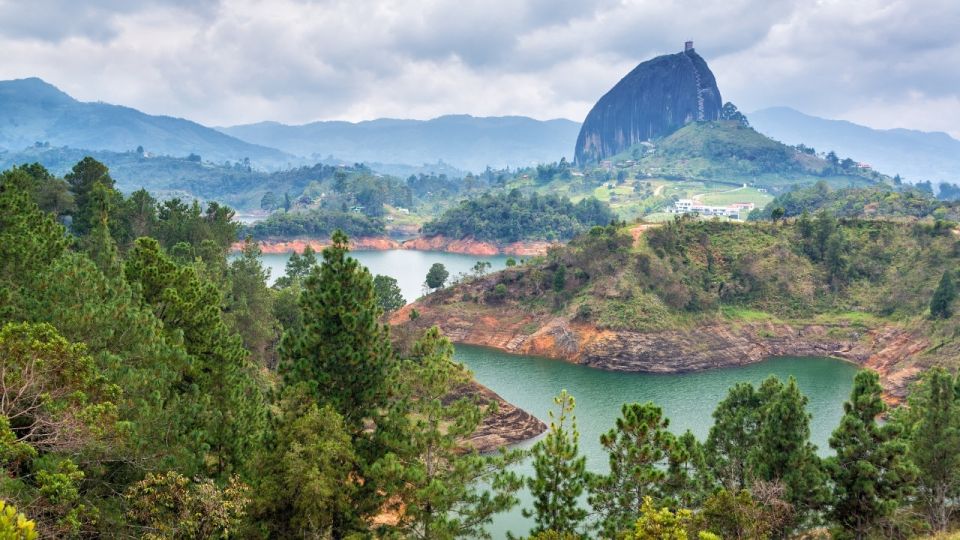 From Medellin: Guatape Lake Boat Tour and El Peñol Rock Hike - Exploring Guatapé Town