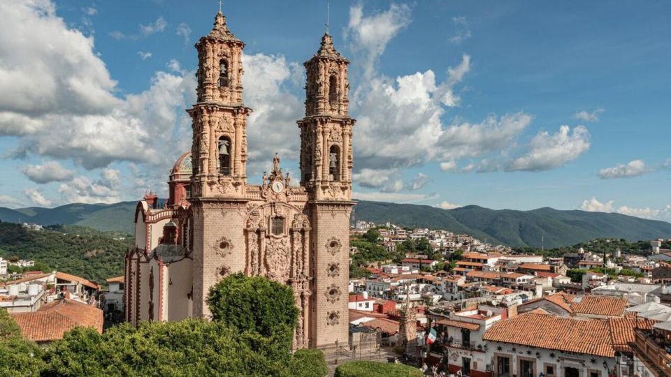 From Mexico City: Taxco and Cuernavaca by Van - Pickup and Logistics