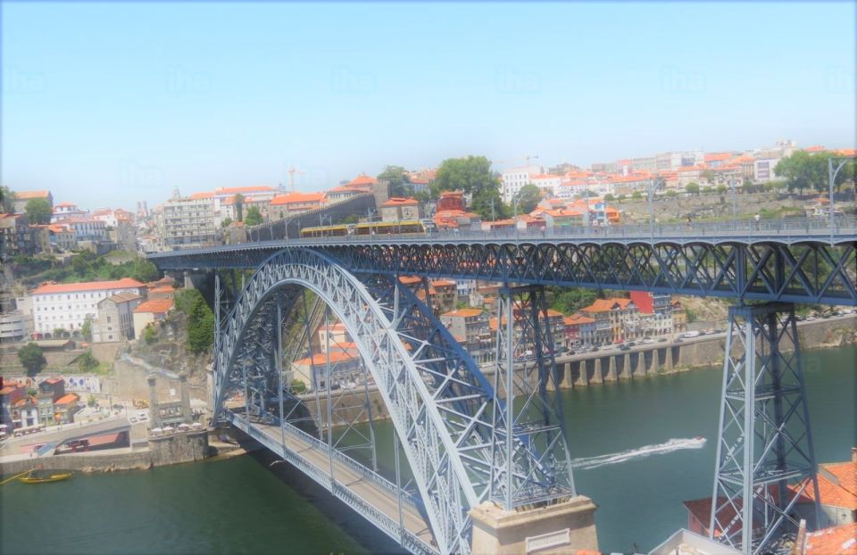 Gaia Private Transfer:To/From the Oporto Airport - Passenger and Luggage Capacity