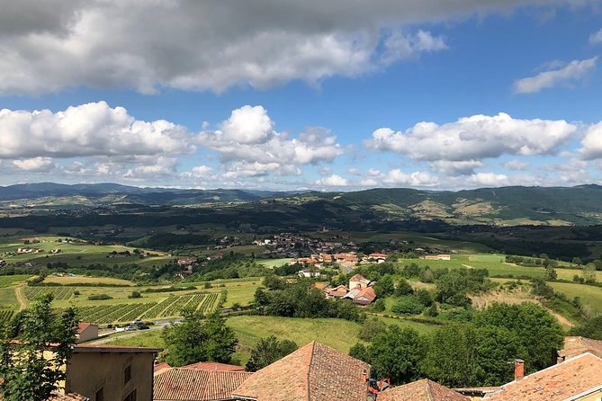 Golden Stones Beaujolais Wine Tour With Tastings From Lyon - Explore the Medieval Village of Oingt