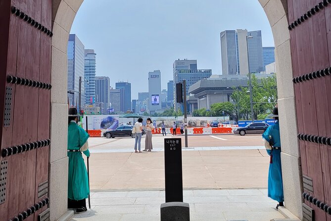 Gyeongbokgung Palace and Seoul Highlights (Small Group) - Accessibility Information