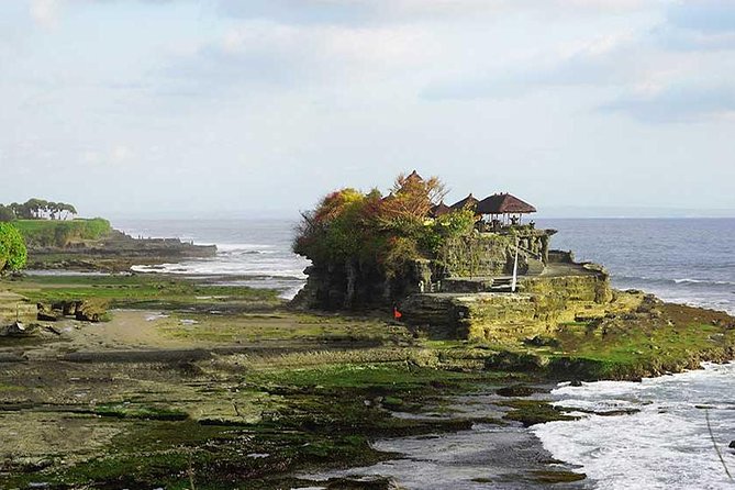 Half Day Tour: Tanah Lot Sunset & Taman Ayun Temple Included Entrance Ticket - Tanah Lot Sunset Experience