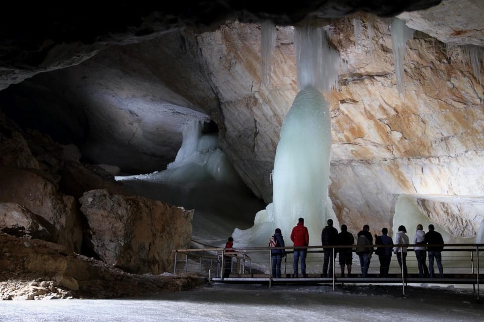 Hallstatt & Ice Cave & 5 Fingers Private Tour From Salzburg - Important Information