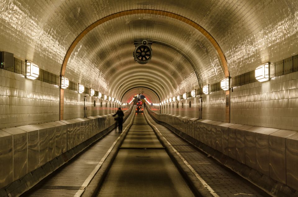 Hamburg: Reeperbahn, Port, & Fish Market Morning Tour - Customer Ratings and Reviews