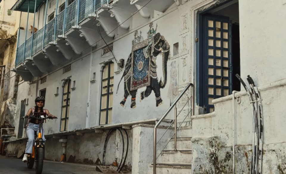Heritage Tour : Private Boat, Havelis, City Walk & High Tea - Artisan Experience