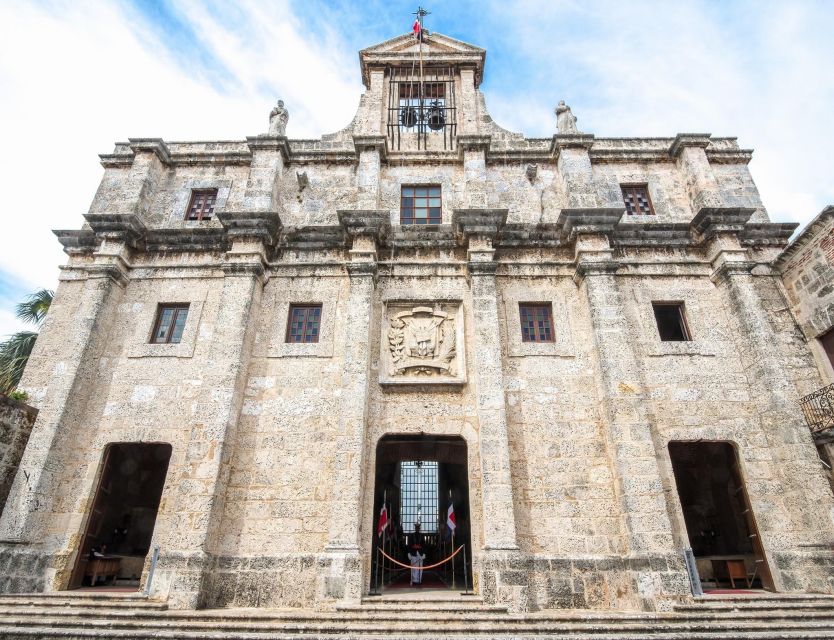 Historic Tour in the Colonial City of Santo Domingo - Alcázar De Colón