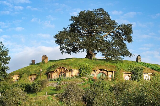Hobbiton Day Tour From Rotorua With Lunch at Hobbiton - Lunch Experience at Hobbiton