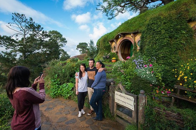 Hobbiton Movie Set Small Group Tour From Auckland - Scenic Drive Experience
