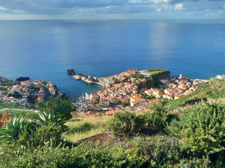 Ilha Da Madeira: an Unforgettable Tour Through the Western Side of the Island - Lunch in the Coastal Town of Porto Moniz