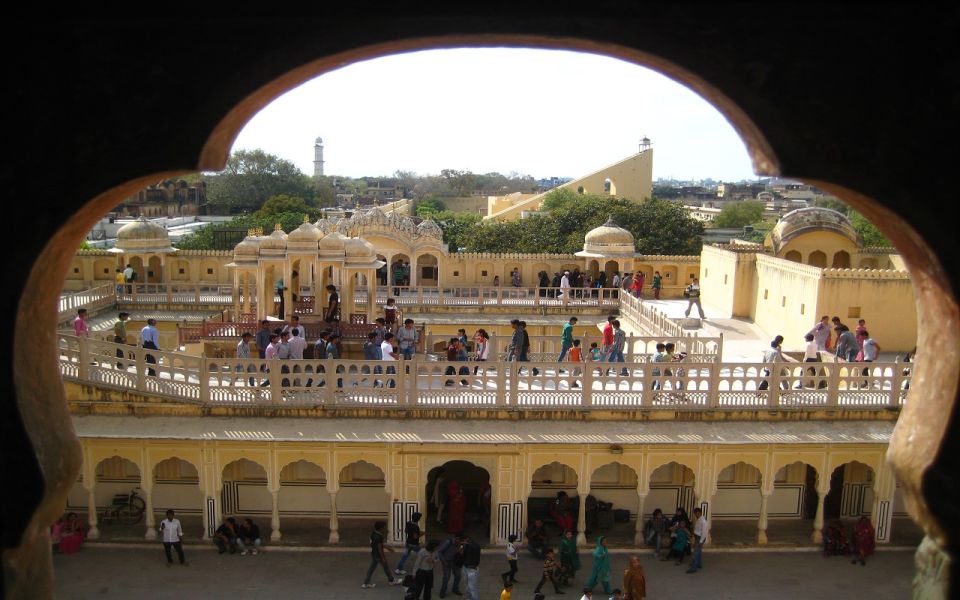 Jaipur Local Sightseeing With Expert Tourist Guide & Lunch - Inclusions and Accessibility