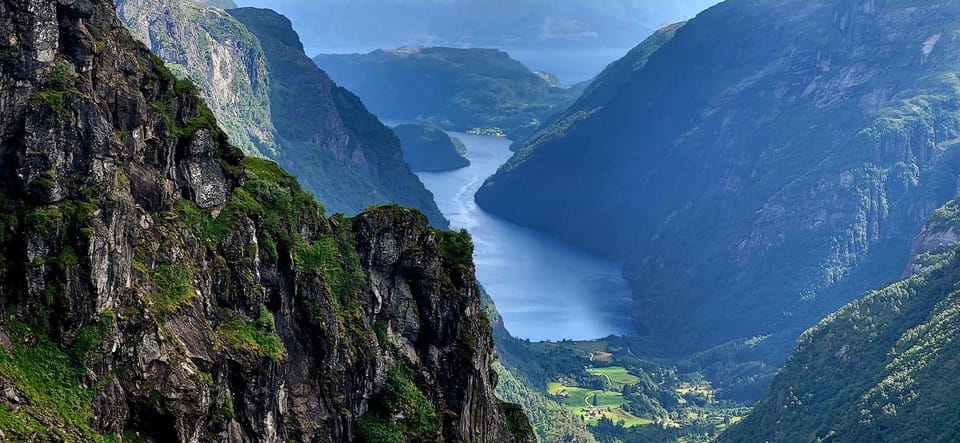 Kjeragbolten - Location and Scenic Views