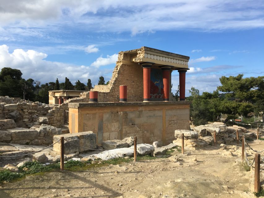 Knossos Palace Skip-The-Line Guided Tour With Max. 8 People - Shuttle Service Options