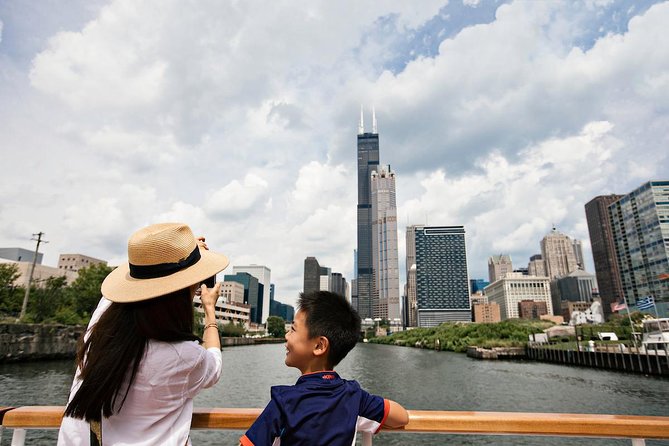 Lake Michigan Skyline Cruise in Chicago - What to Expect Onboard