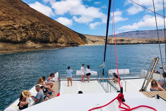 Lanzarote: La Graciosa Island Cruise With Lunch and Water Activities - Partaking in Kayaking and Snorkeling