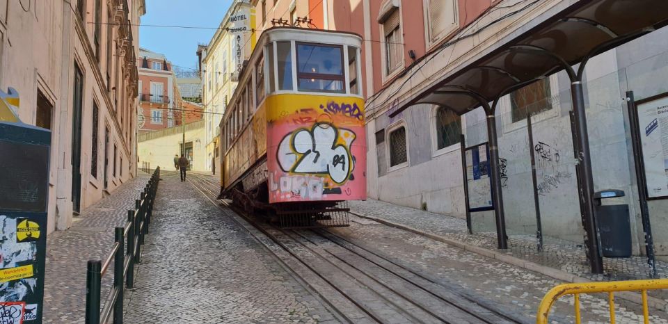 Lisbon: Half Day Guided Sightseeing Tour by Tuk Tuk - Discovering Lisbon Districts