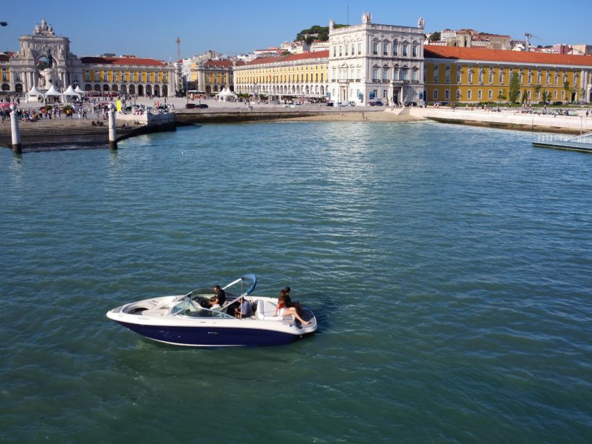 Lisbon: Private Boat Tour + Welcome Drink & Snack - Sightseeing Locations and Return Point