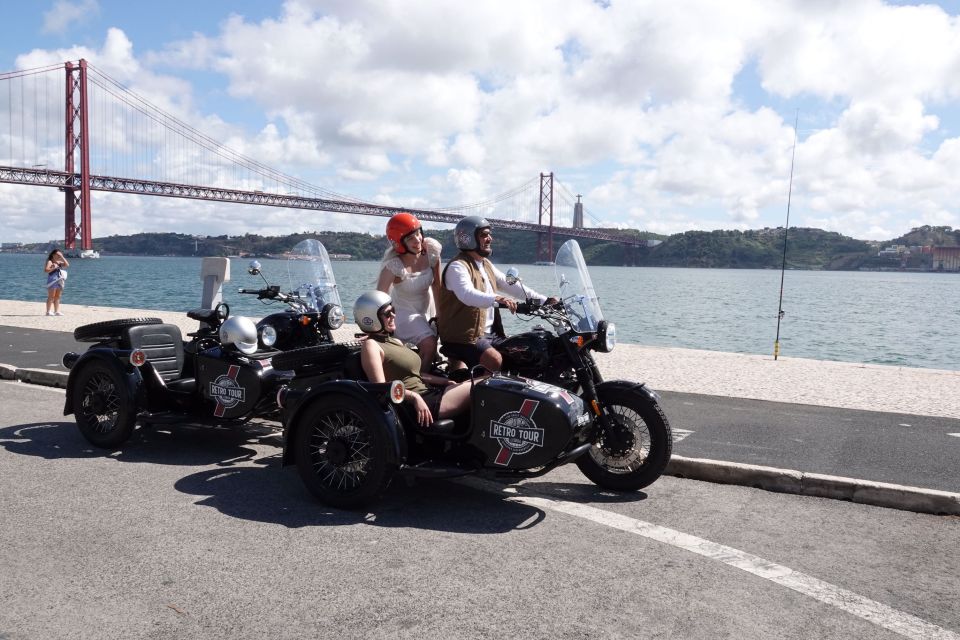 Lisbon : Private Motorycle Sidecar Tour (1h30) - MAAT, Electricity Museum, and Coach Museum