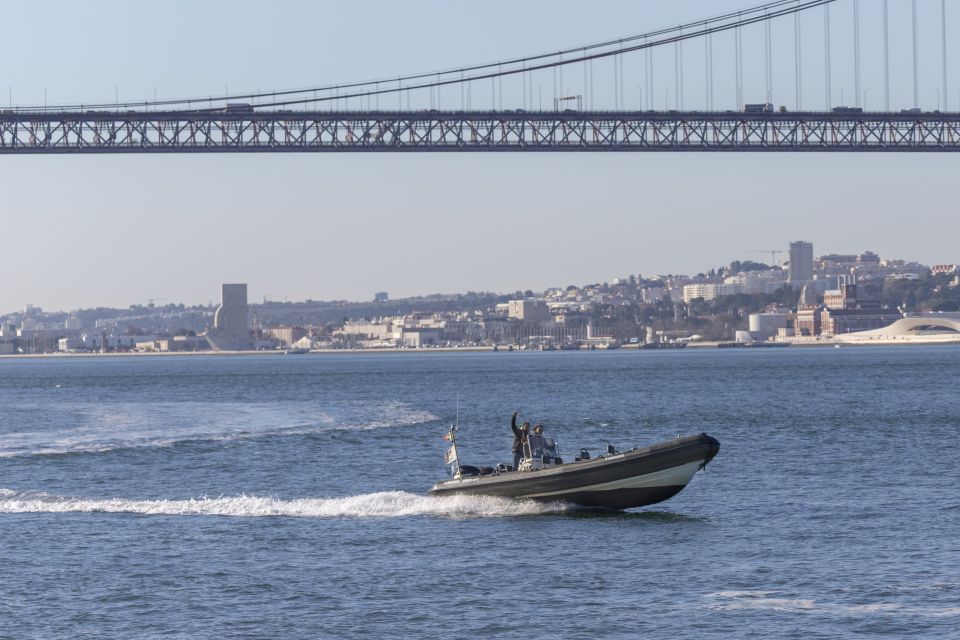 Lisbon: SpeedBoat Tour at Sunset or Daylight - Languages Offered