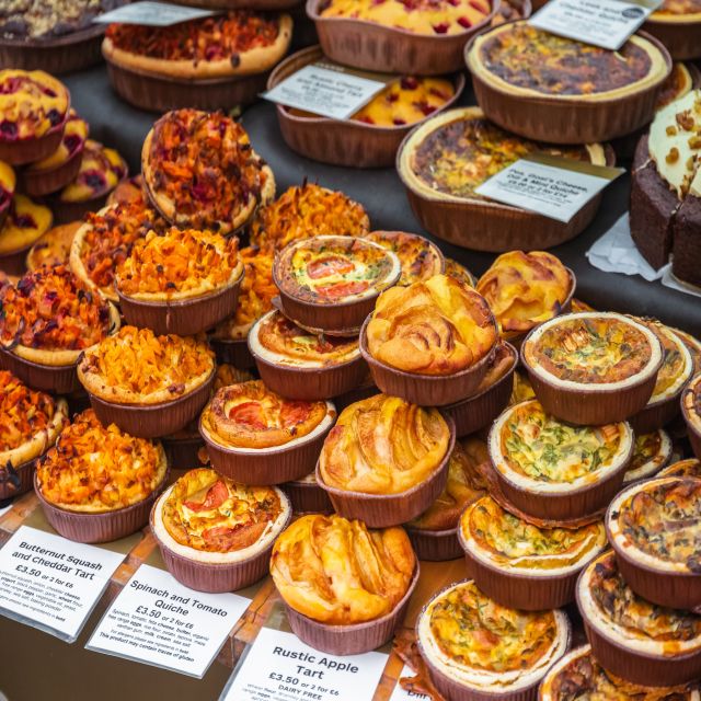 London: English Food Tasting & Private City Sightseeing Tour - Food and Beverage Offerings