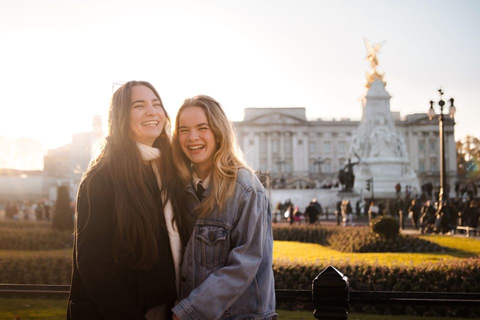 London: Professional Photoshoot Outside Buckingham Palace - Meeting Point Details