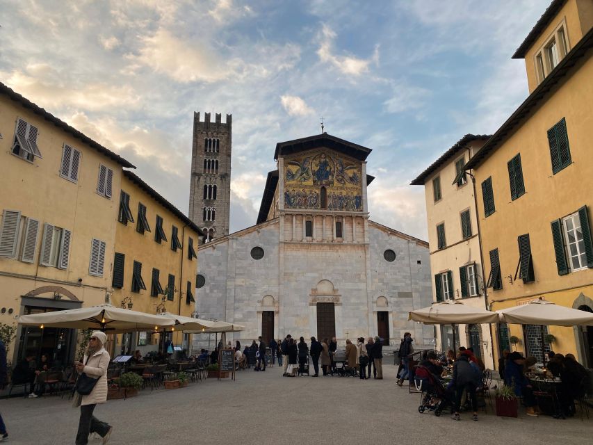 Lucca: 2-Hour Private Walk. Discover the Best of the City Center - Stroll Through Via Fillungo