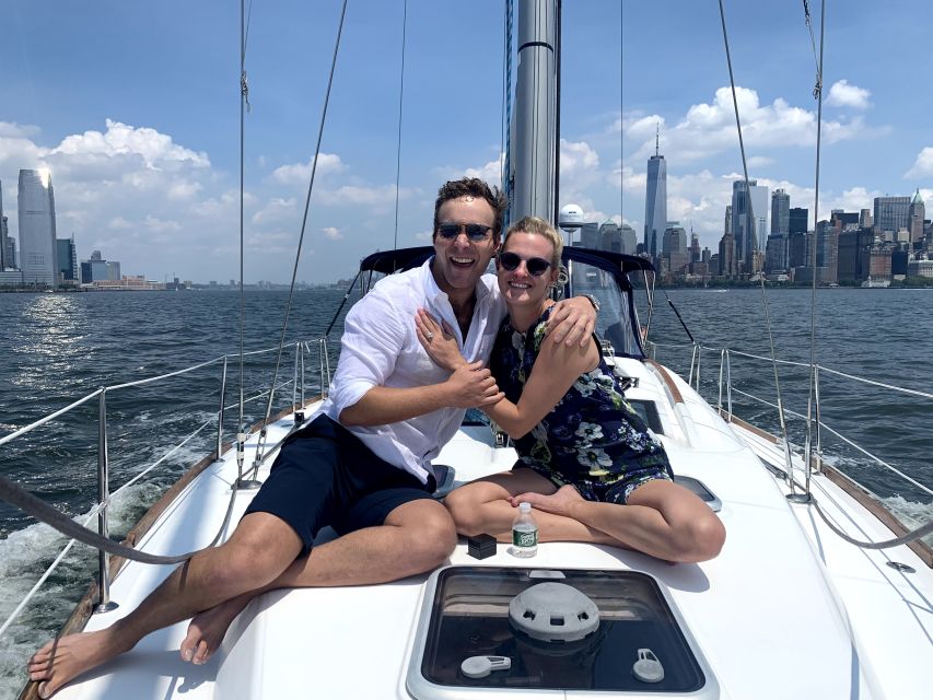 Manhattan: Private Luxury Sailing Tour to Statue of Liberty - Luxurious Yacht Experience