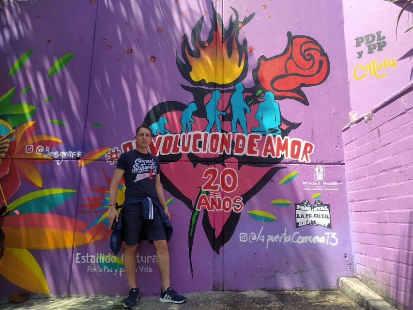 Medellín: Comuna 13 Graffiti Tour With Street Food & Cable Car - Booking Process