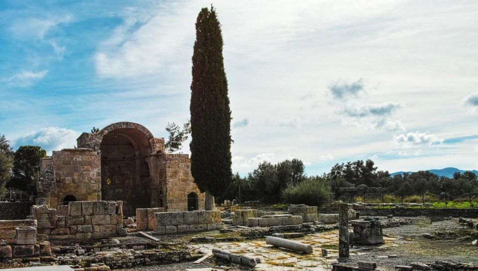 Minoan Luxuries: Ancient Palaces, Messara Wineries & Matala - Discovering Messara Valley