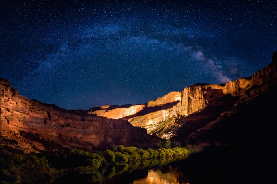 Moab: Colorado River Dinner Cruise With Music and Light Show - Cruise Experience