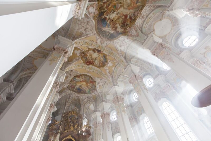 Munich: Highlights Private Bike Tour With Licensed Guide - Meeting Point and Important Information