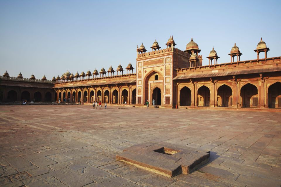 New Delhi: 2-Day Tour of Agra & Fatehpur by Superfast Train - Accommodation Options