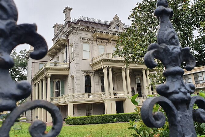 New Orleans Garden District and Cemetery Bike Tour - Unique Features of the Tour