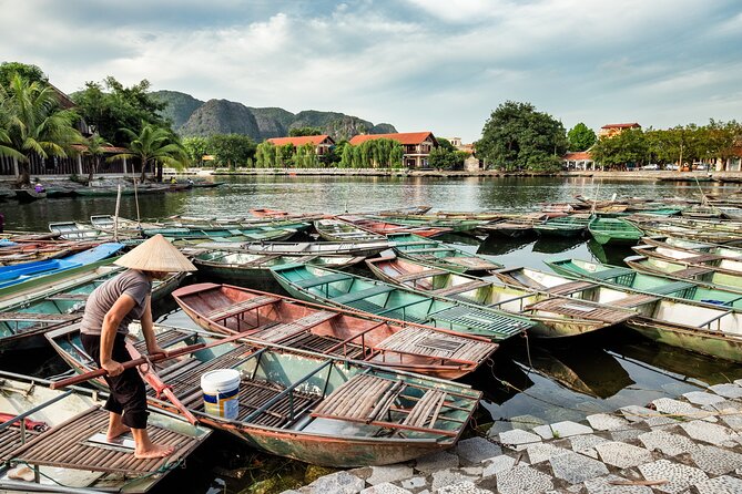 Ninh Binh Group Tour of 11 From Hanoi via Mua Cave, Tam Coc, Hoa Lu - Authentic Vietnamese Lunch