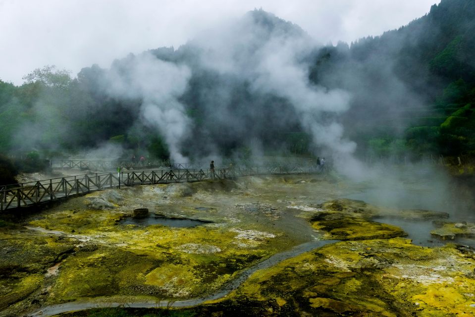 Northeast: Waterfall, Hot Spring and Viewpoints Full-Day Tour - Povoacão Lunch