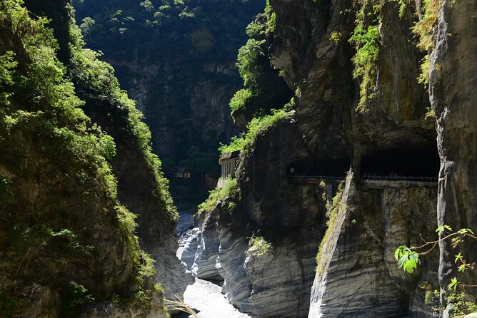 One-Day Private Guided Tour in Taroko Gorge From Hualien - Accessibility and Transportation