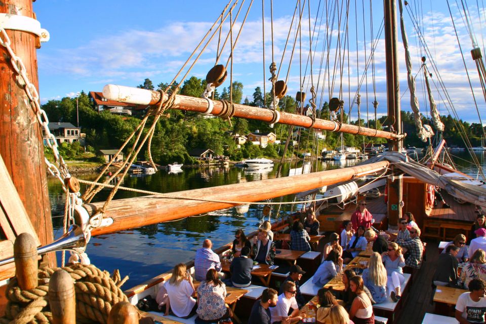 Oslo: Best of Oslo Walking Tour + Fjords Sightseeing Cruise - Seasonal Departure Times